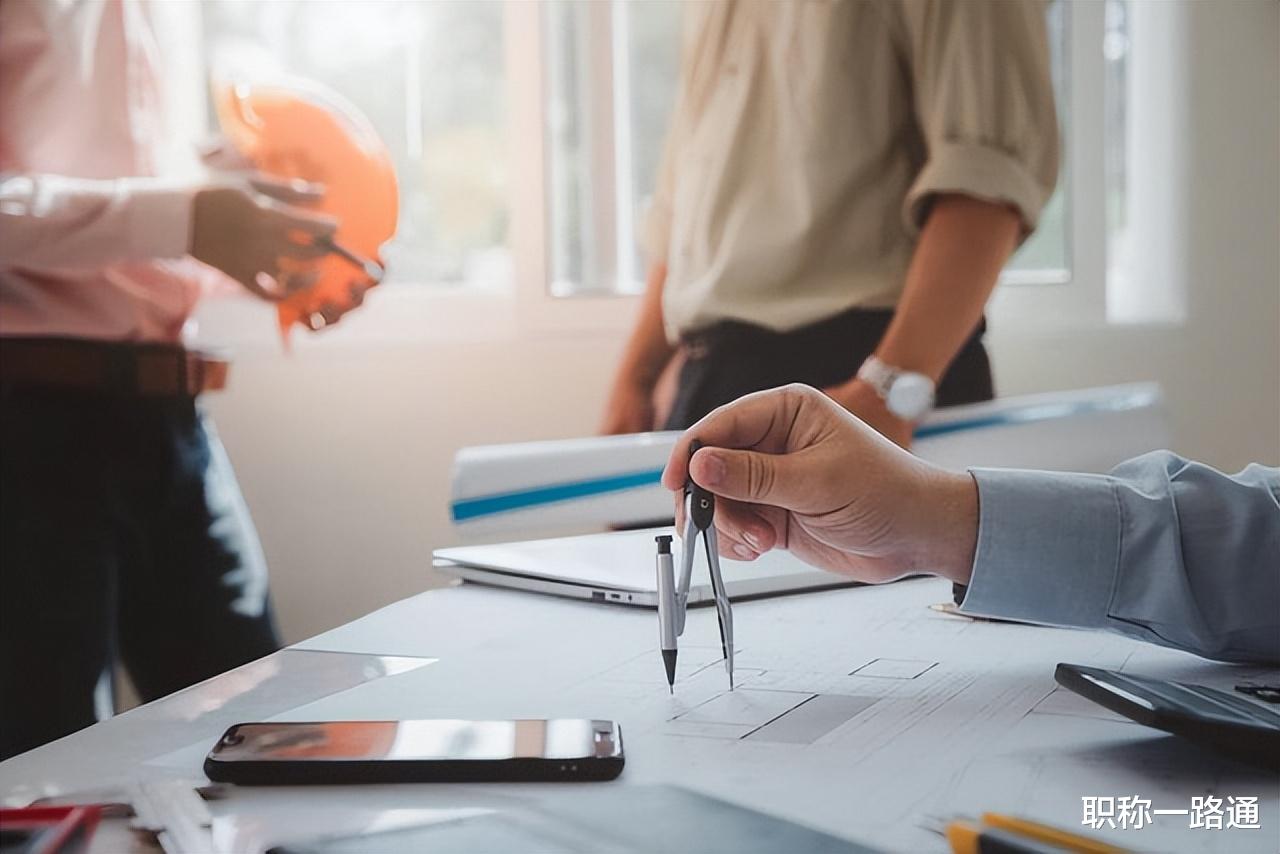 职称背后的真相：努力还是关系更重要？