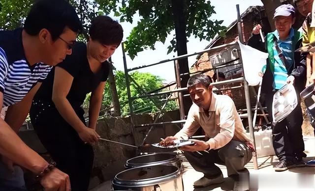 娱乐圈森严的等级,从“慕容复”的一份盒饭上,看得明明白白