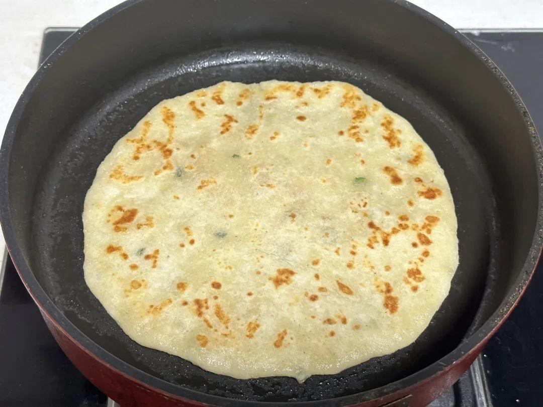 农村老妈教我秘制软饼，不加鸡蛋不加水，比烙饼简单比发面饼好吃