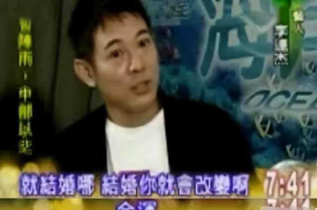 利智63岁幸福难掩,被李连杰抛弃,住贫民窟10年的黄秋燕怎样了?