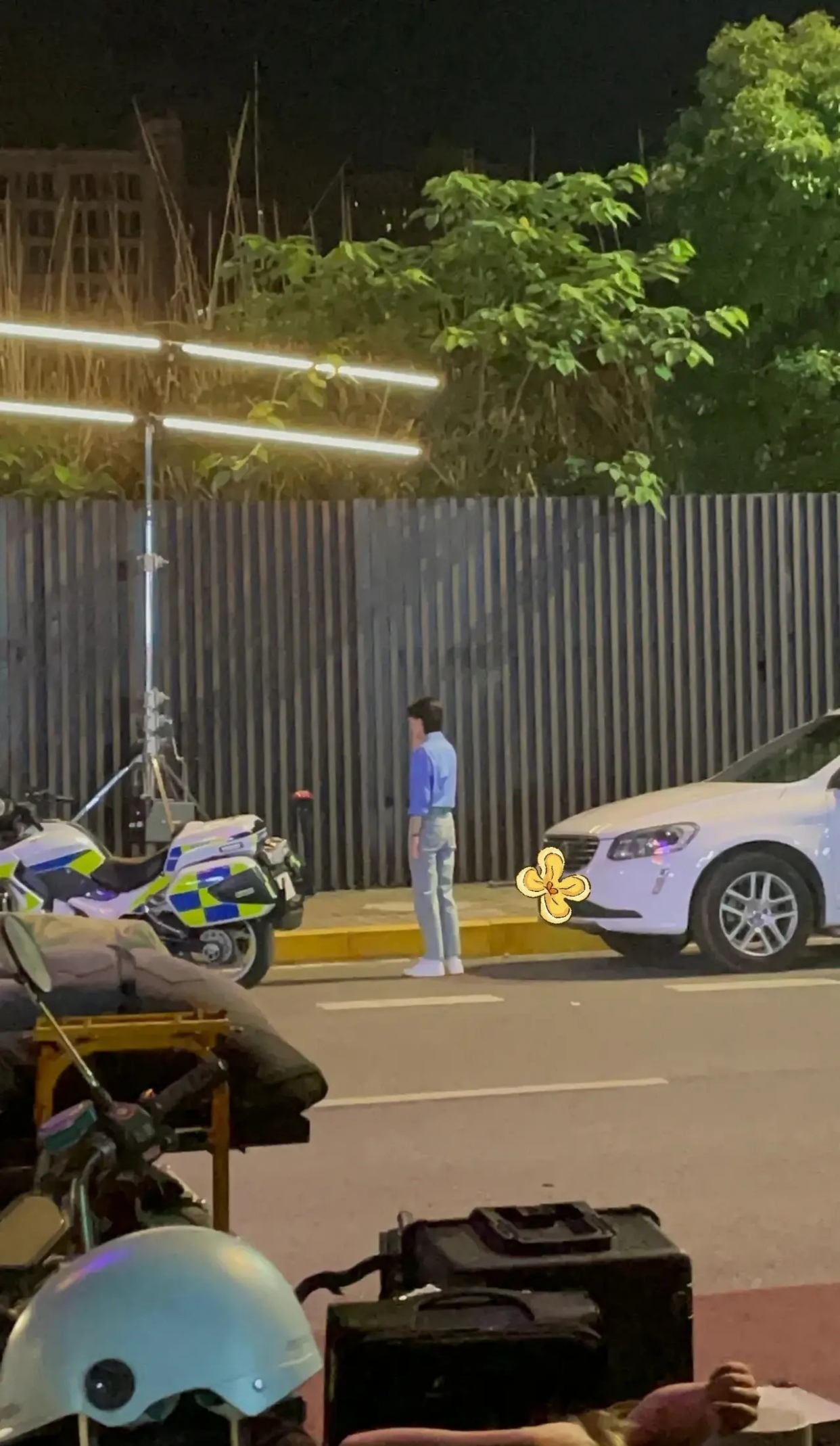 张小斐开车5公里违章6次，网友认出车标为奔驰G63，市场指导价259万