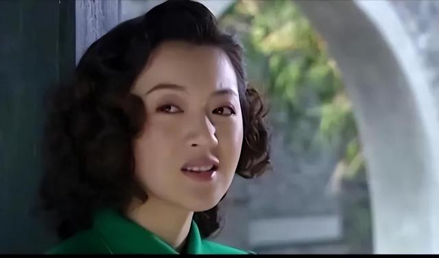 |她是冯巩御用老婆,连登五年春晚后精神失常,现在50岁怎样了?