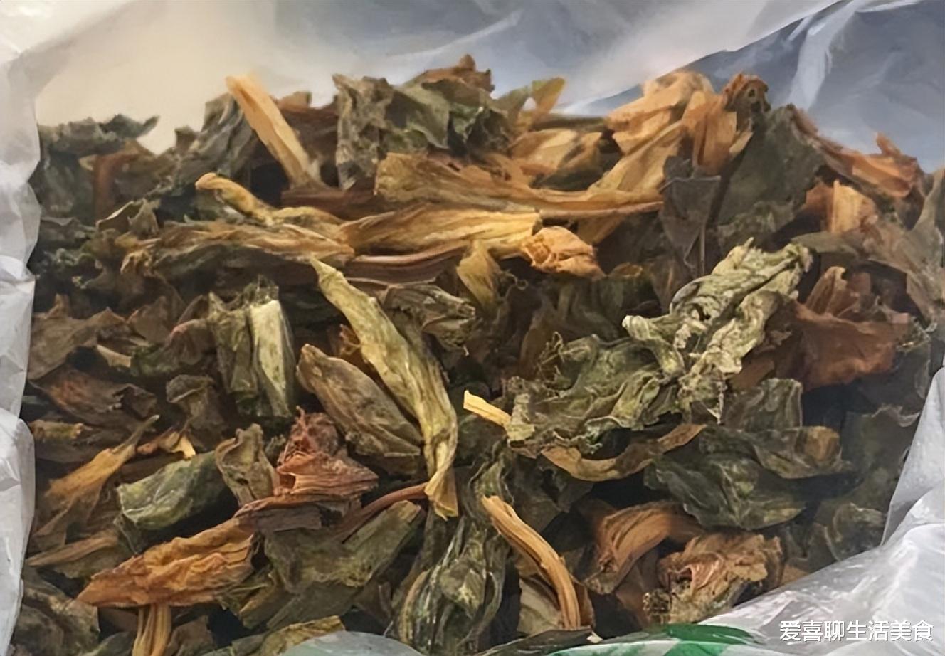 “春天吃一菜，浑身都舒坦”，多买些晒干，随吃随取，蒸着吃真香！