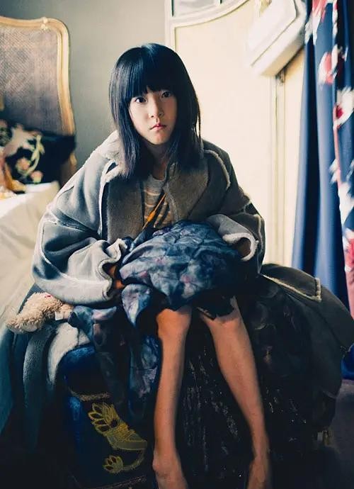 为赚钱出演18禁电影，因酒驾欠巨额违约金，25岁女演员家中自杀