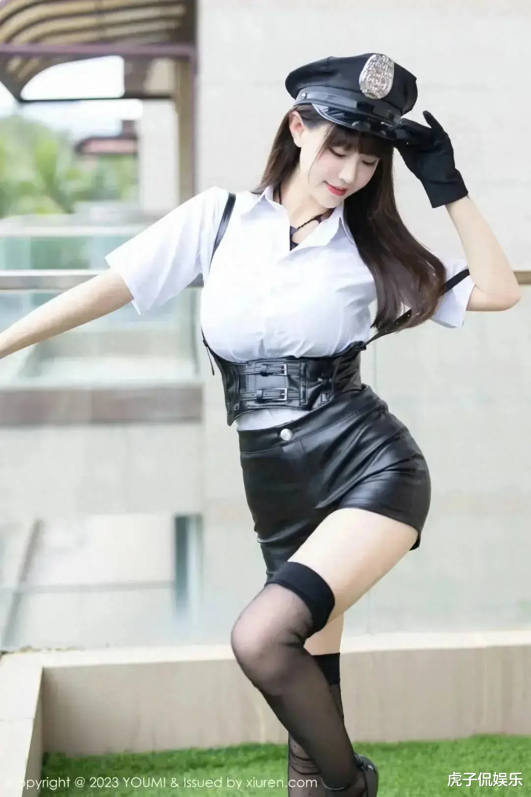 制服也疯狂？朱可儿教你如何穿出个性与魅力