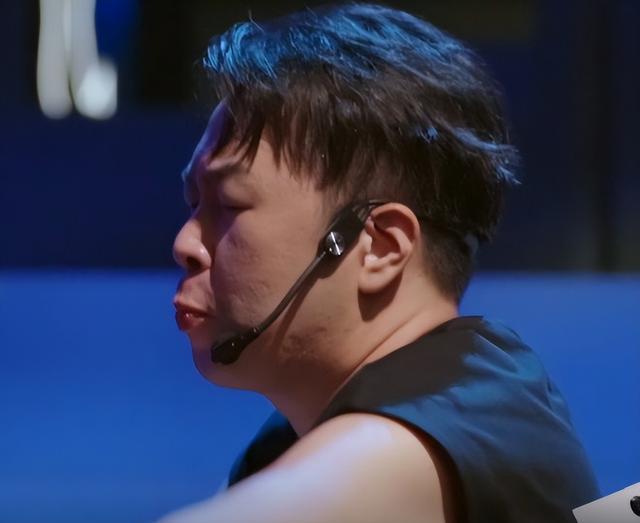 快乐家族解散2年后：何炅扯开了内娱“破口子”，37岁杜海涛栽了