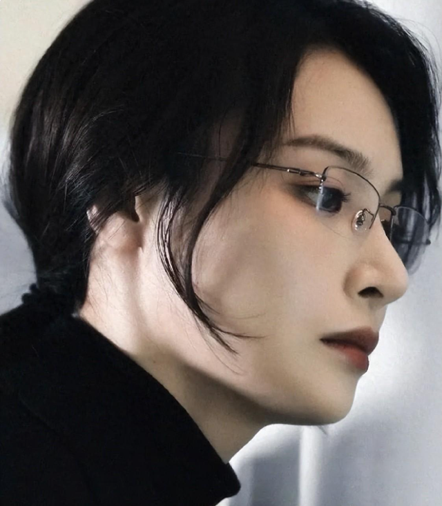 走红1年后,再看“高启兰”隆妮处境,陈道明的话,终于有人信了