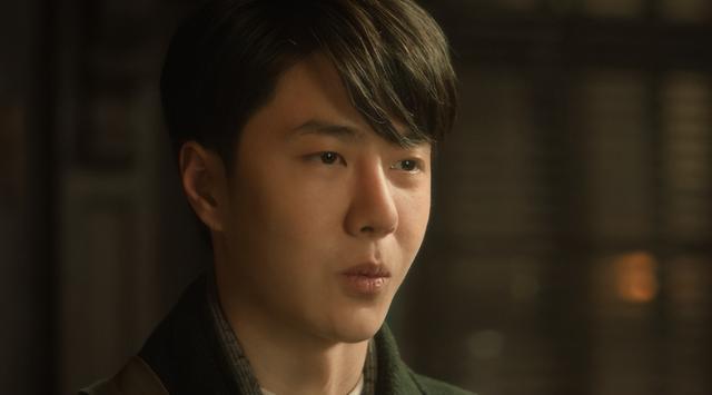 收视破2!《人民日报》表扬,央视这部谍战剧,让我想站起来鼓掌