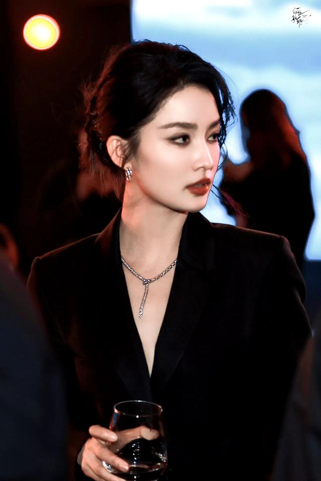 李沁，晚宴冷脸