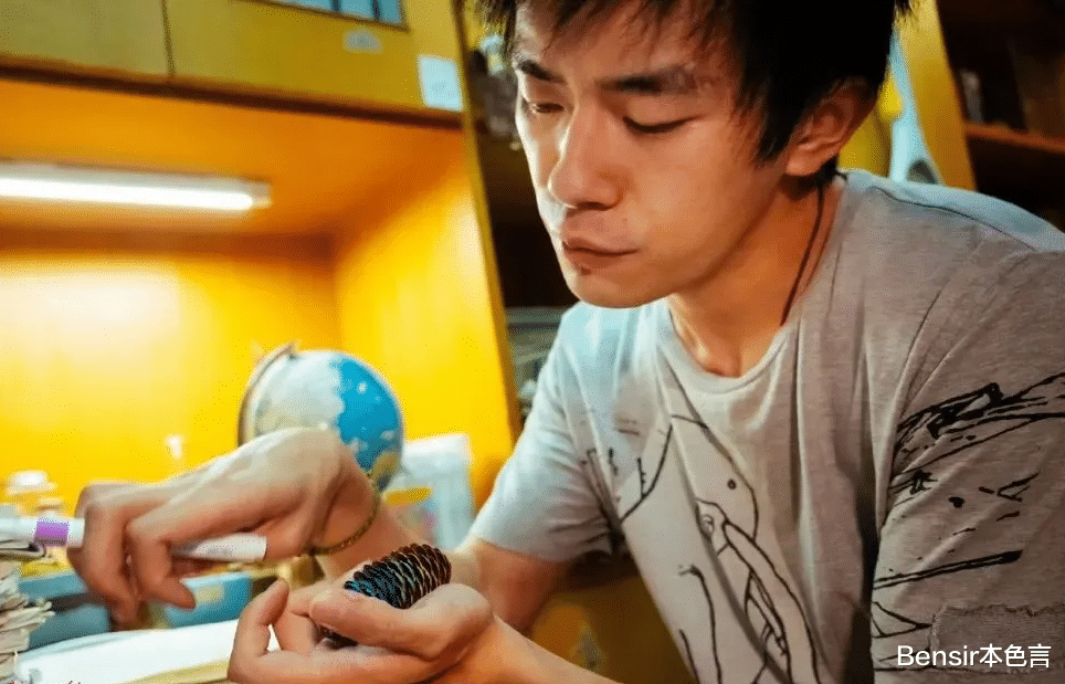 尴尬的易烊千玺，距离演技派还有多远？