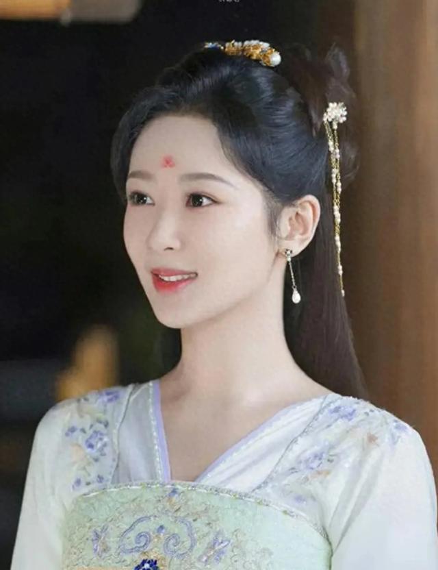 杨紫：化身林黛玉，演绎古典之美