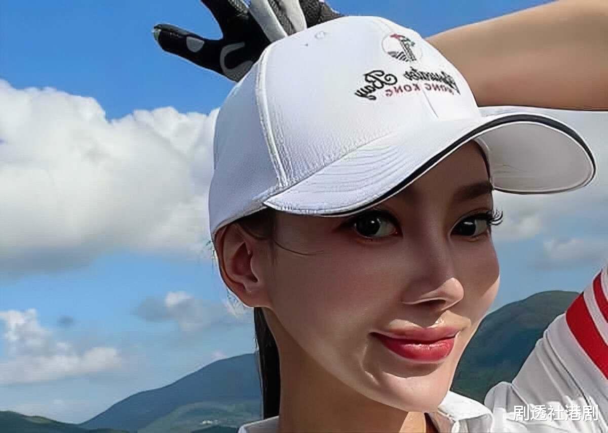 香港知名男星前妻整容成瘾,下巴直接变锥子,越来越像真人芭比