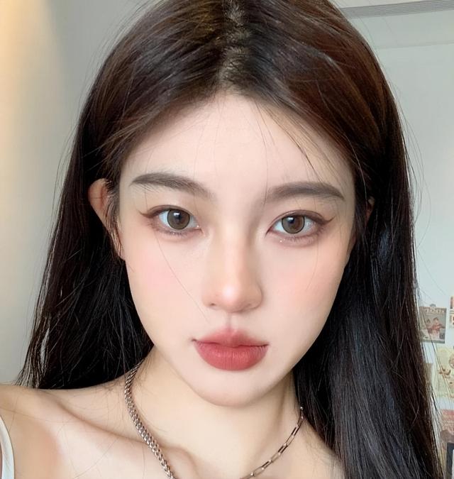 适合见家长涂的口红，YSL301不失才女气质，兰蔻481适合大多数人