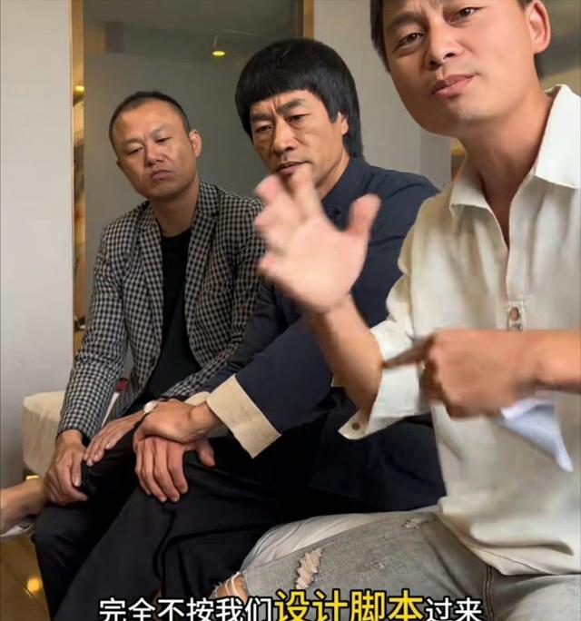 向佐掌掴李小龙模仿者,对方报警:向华强儿子无法无天?本人回应