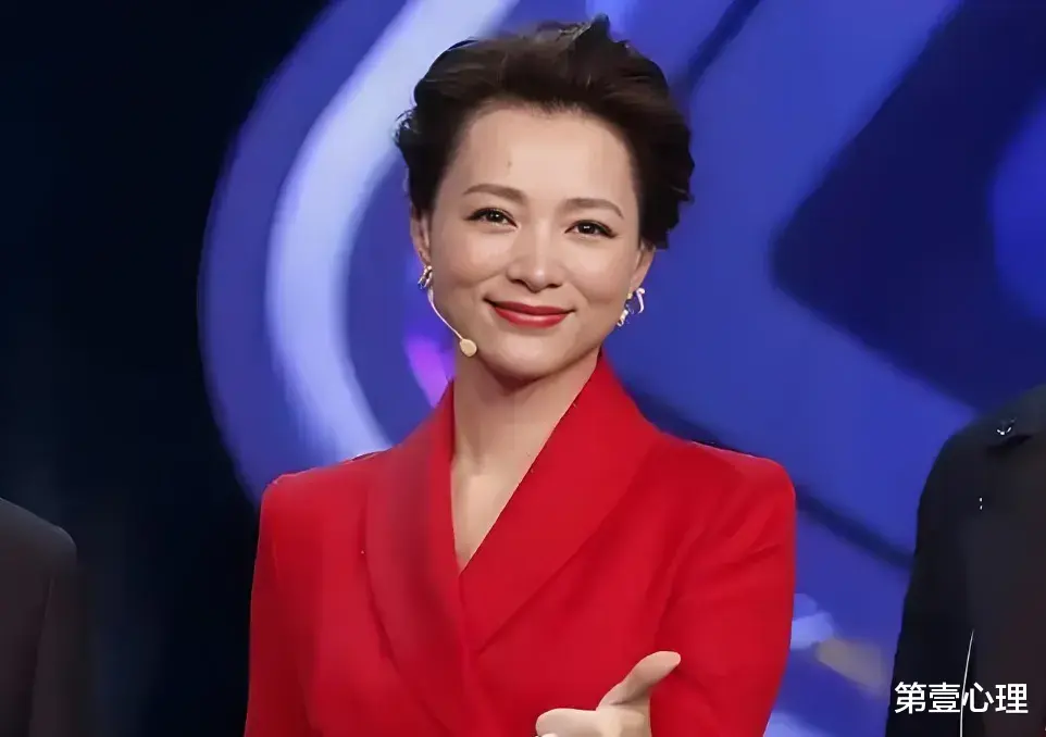 从“央视一姐”到“查无此人”，51岁的董卿，究竟踏错了哪一步