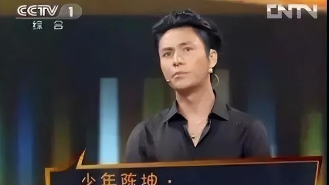 陈坤的儿子已成年，容貌开始显现母亲的基因，可以认得出像谁吗？