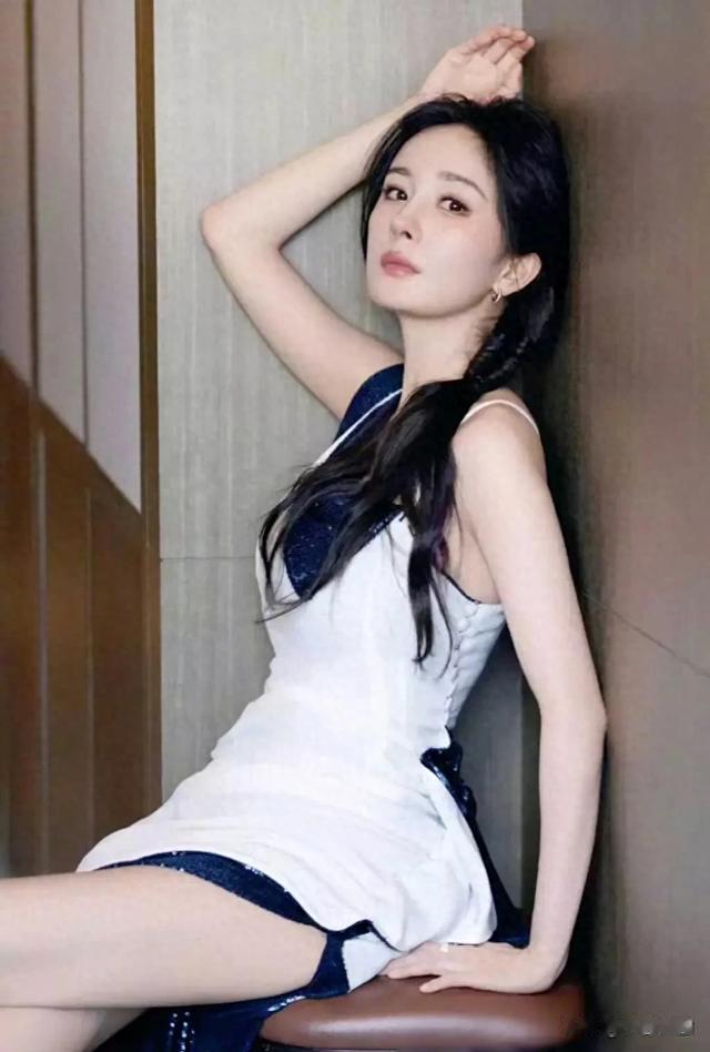 杨幂性感到腿软