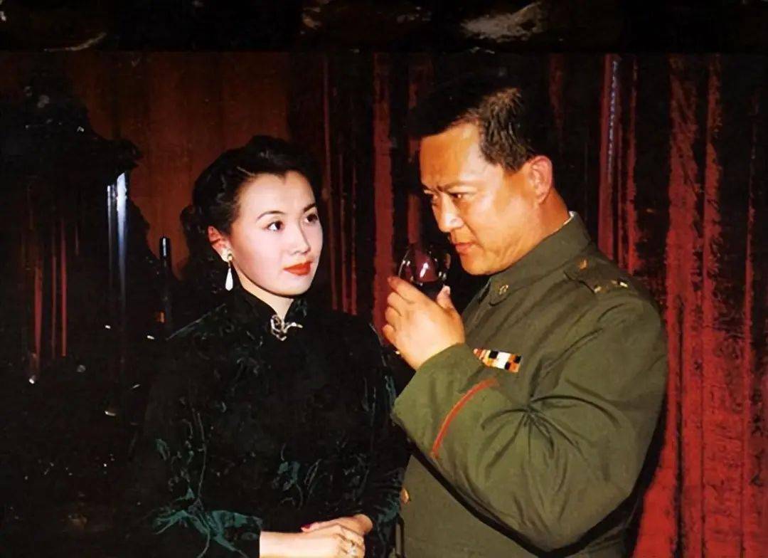 她是国家一级演员,消失18年早已离世,陈道明葬礼上泪流满面