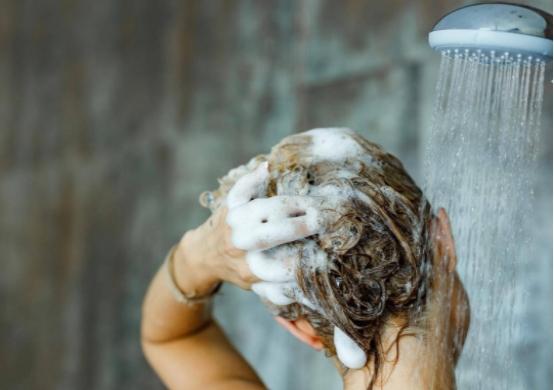 “人洗三澡，命比纸薄”？哪“三澡”不能洗？一次性告诉你答案