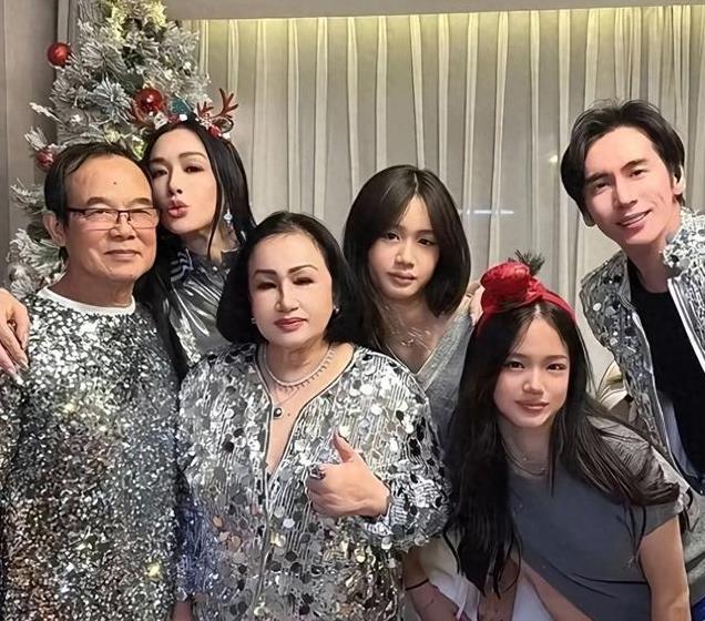 钟丽缇收到老公情人节礼物，感动到痛哭流涕，张伦硕出镜身材好棒