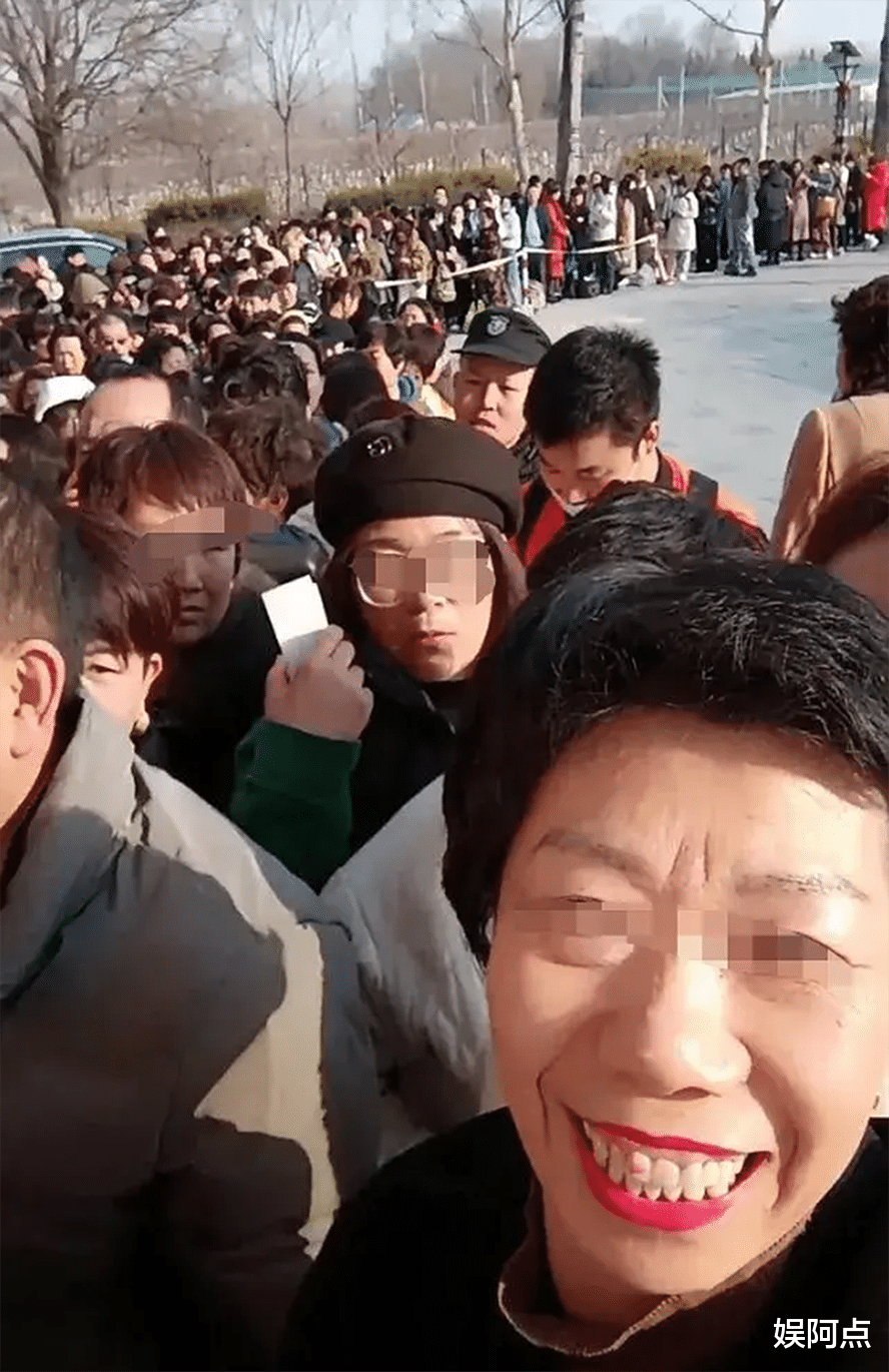 好家伙！娃哈哈招聘现场太火爆，部分应聘者年龄偏大，遭网友吐槽