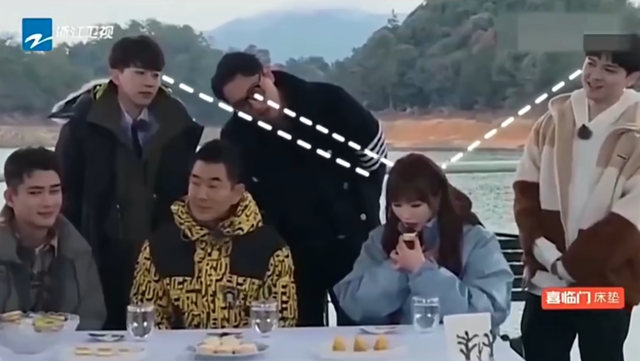 华少采访潘展乐被“轻松拿捏”,才发现当年张家辉说得一点没错