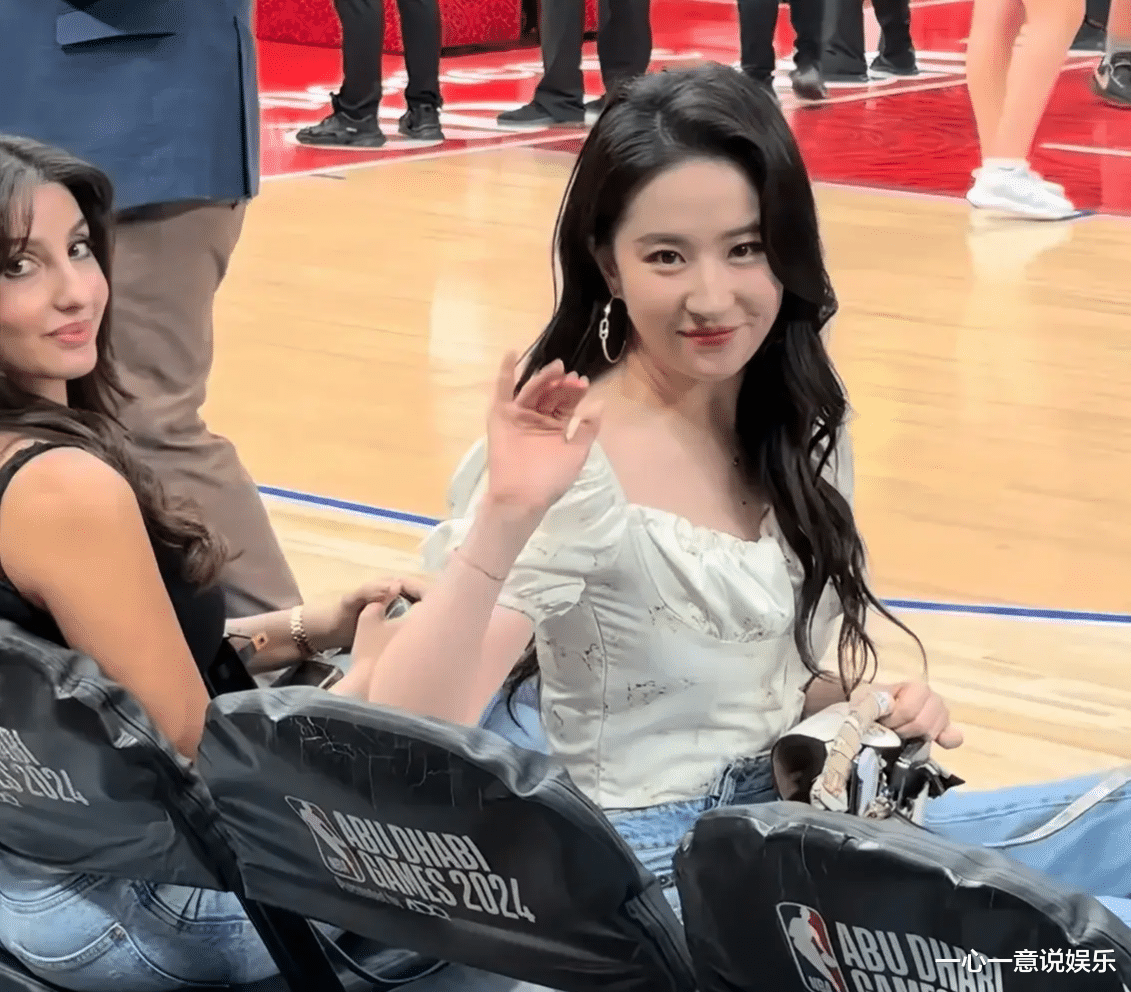 刘亦菲晒NBA观赛美照,明媚动人美得不可方物,茜茜又成全场焦点