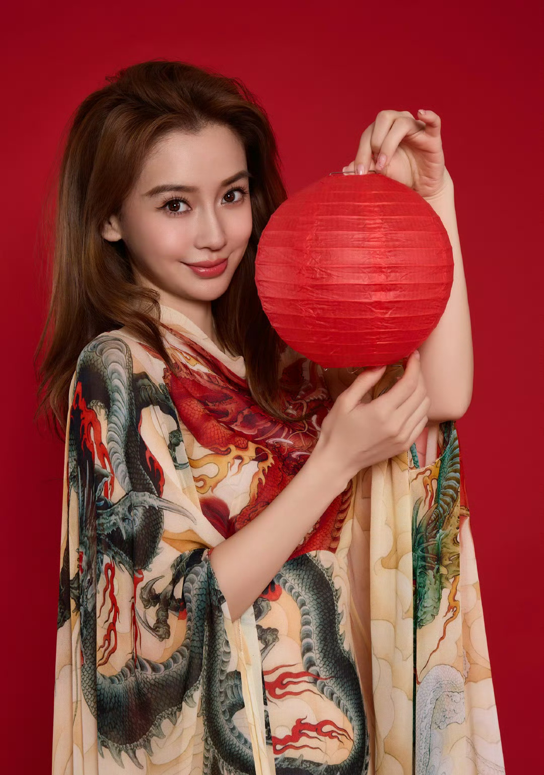 杨颖除夕与儿子团聚,8岁小海绵近照曝光,母子同框幸福满溢