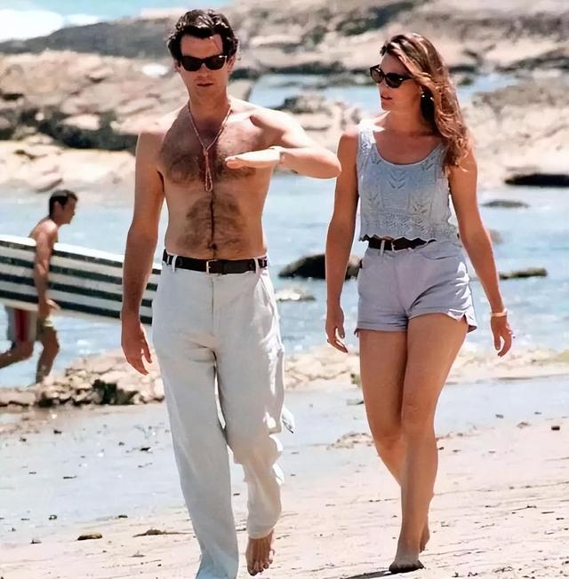 “帅气007”布鲁斯南:宠妻28年,宠到260多斤不让减肥,婚姻幸福