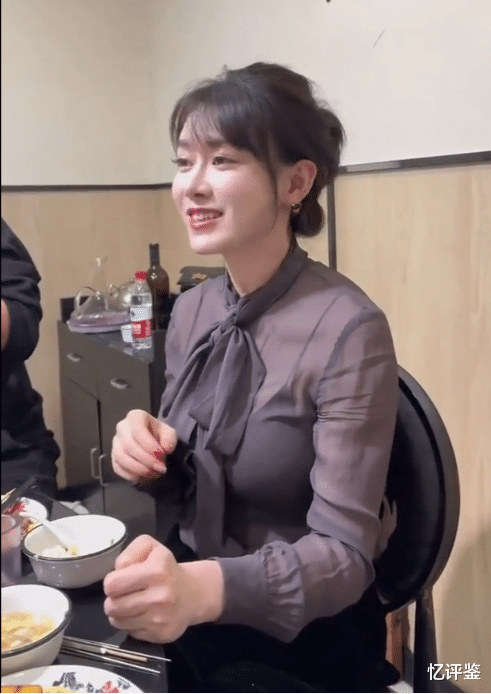 26岁女子给老板当秘书,参加酒局喝到胃出血,网友:100万彩礼娶你