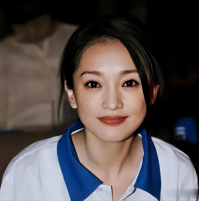 周迅十七岁时,潘鸿海给她画了26幅“人体画”现在一幅价值千万