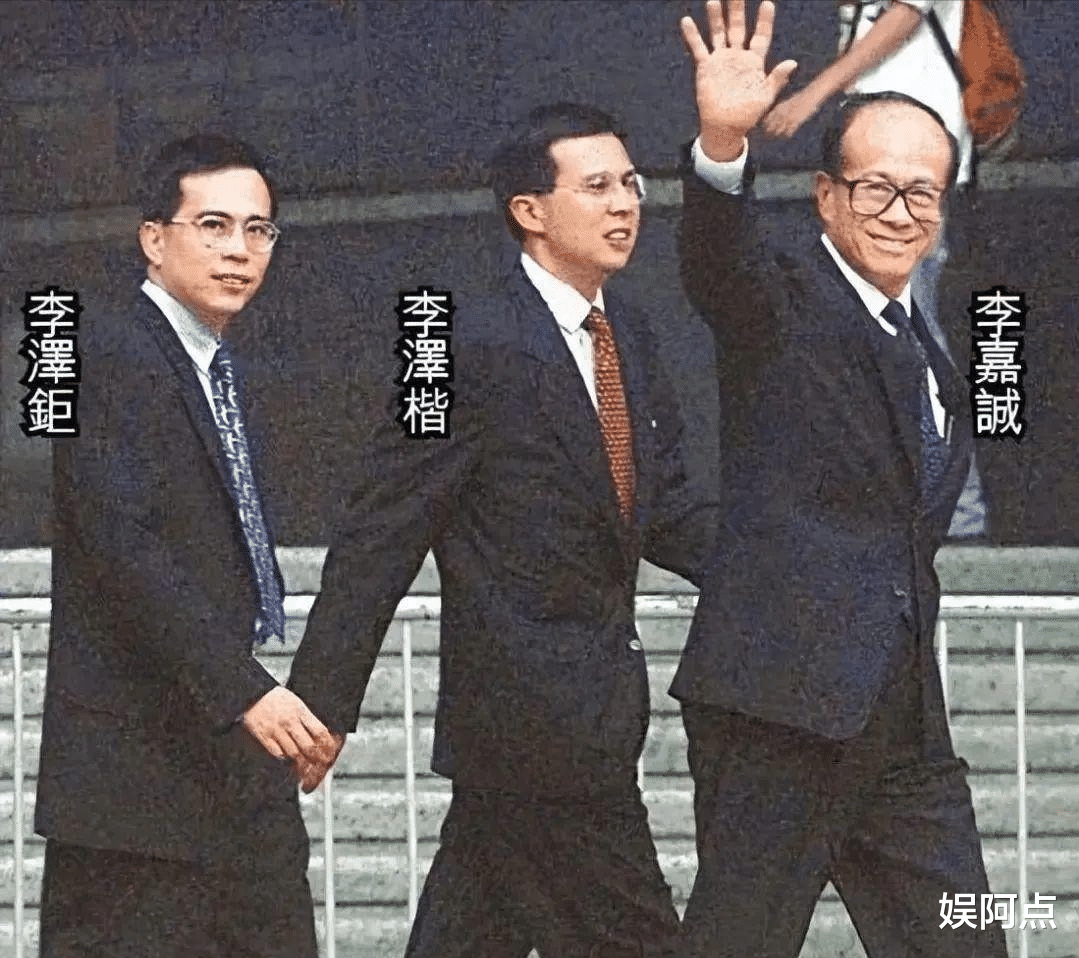 梁洛施晒和好友庆生照，35岁素颜显气质！14岁李长治能分百亿身家