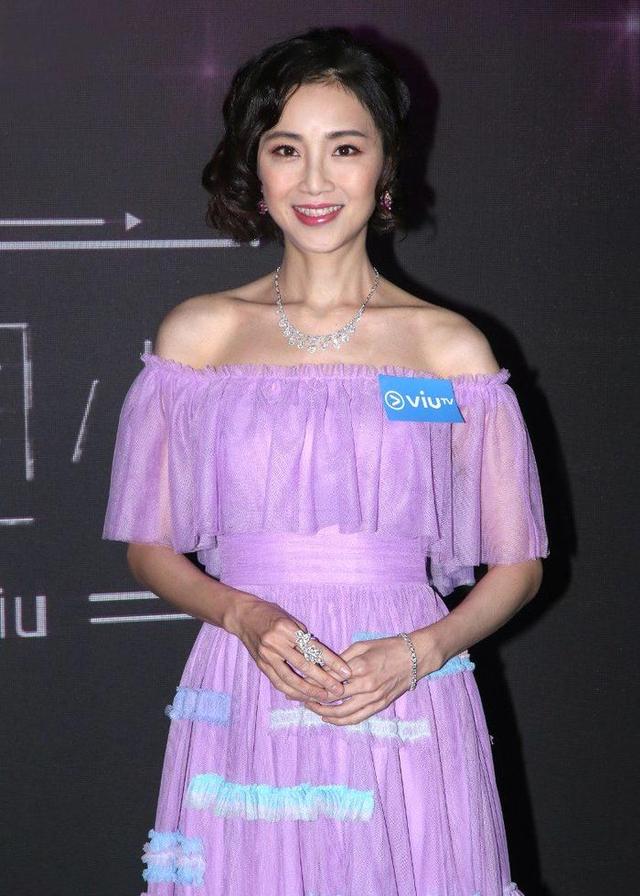 香港女星谭小环多家茶餐厅宣布倒闭，亏损超千万，网友：大快人心