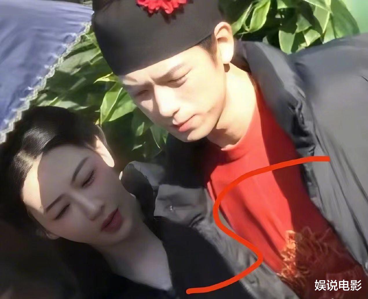 《国色芳华》路透，李现为杨紫戴面具，氛围感拉满也太好嗑了