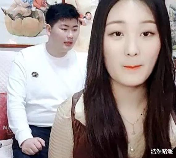 陈萌生儿子被奖500万受婆家宠爱，陈亚男被问后不后悔，她回应7个字被网友点赞