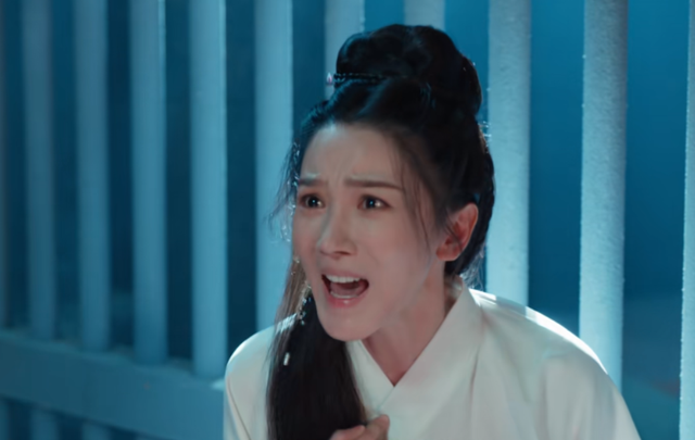 《四方馆》里陈小纭一出场，女主30集白演了，颜值演技全方位秒杀