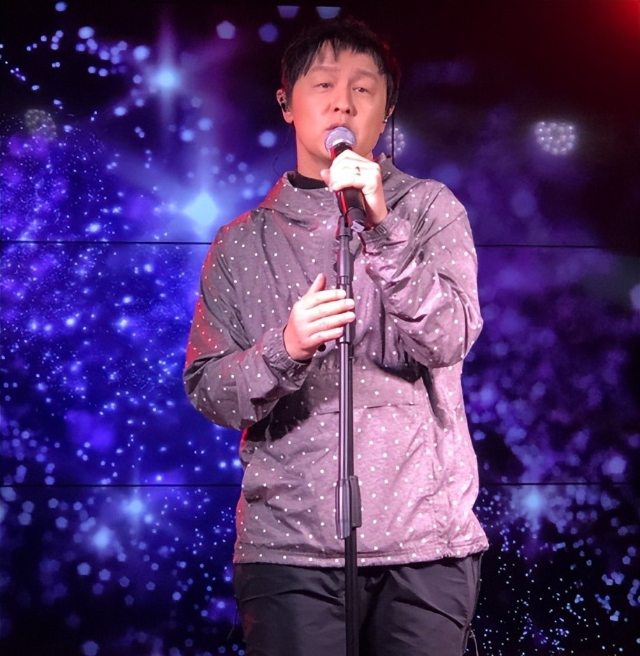 一个艺人逃亡的背后