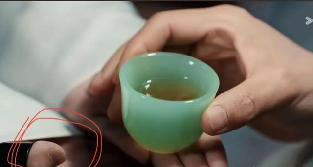 男主角长得这么帅，手指却这么好笑，网友：他的手指咋跟脚趾似的