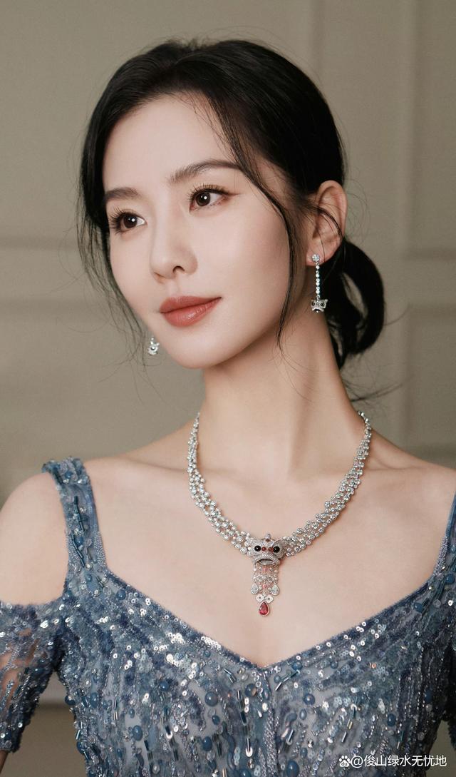 刘诗诗最暴露的造型，又性感又漂亮，网友：还真没见过！