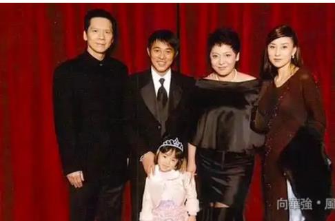 甩无数富商，插足已婚大佬，逼原配让位，怼遍半个港娱，她凭啥？