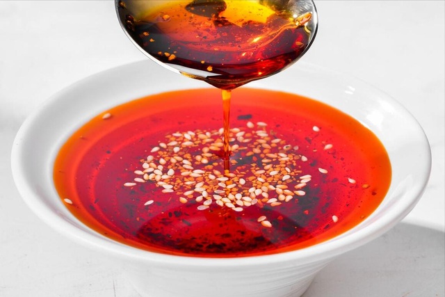 炸辣椒油不能直接泼油，老厨教您3个要点，味道更香更辣，不发苦