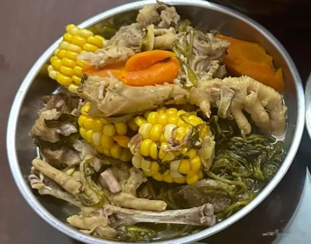 广东一家三口的午饭火了，4个菜成本不到20块，网友：真会过日子