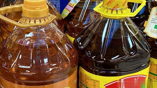 买食用油时,不管多便宜,只要桶身上有“这行字”,全是优质好油