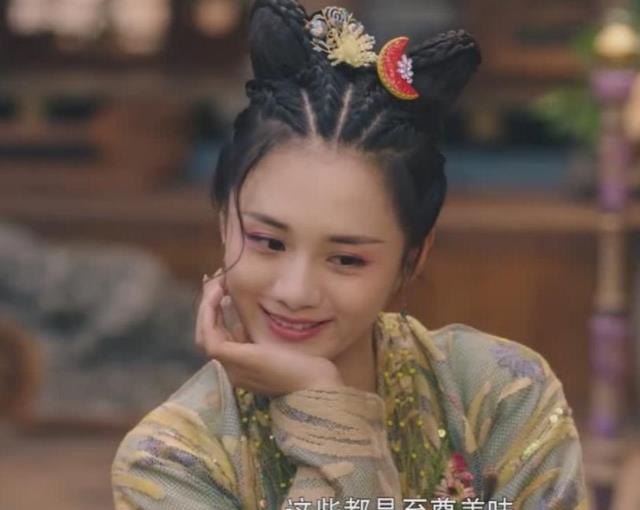 被压了五年的剧终于播出，但却跟《九重紫》撞档了，差距一目了然