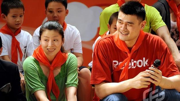 姚明女儿身高已超妻子叶莉,200斤体重穿着朴素,身高有望达2米15
