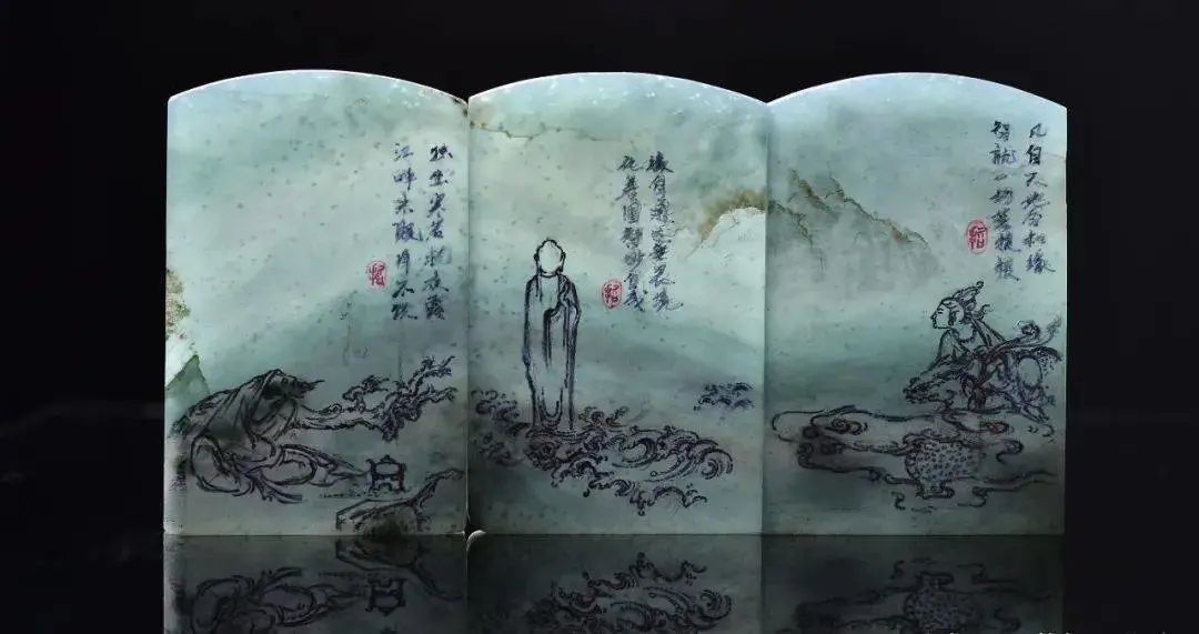 三块蓝水飘雪花棉的翡翠片料，设计集合了地海空，太有竟境了！