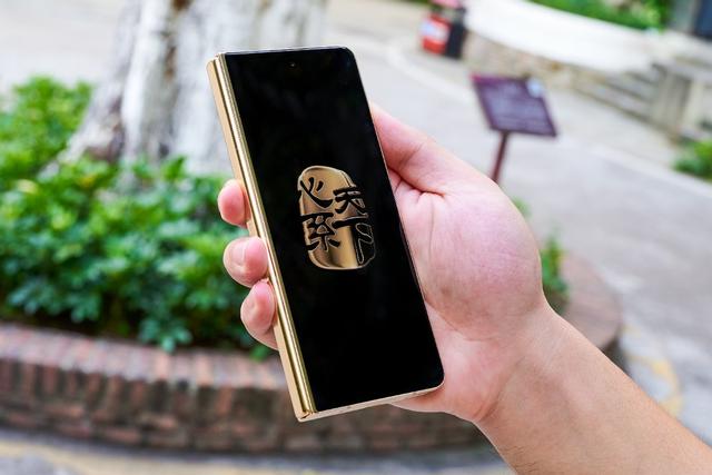 三星W24：萬元高端旗艦，堅持16年之久，它到底有什么魅力？