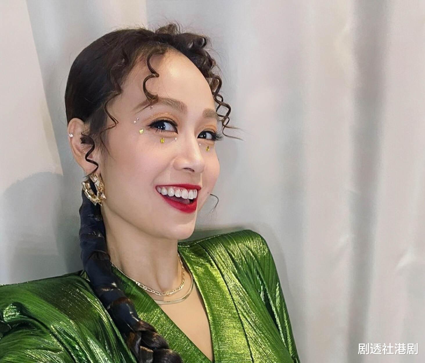 TVB前知名女星结婚一周年，获老公高调表白，宣布复出后零工作