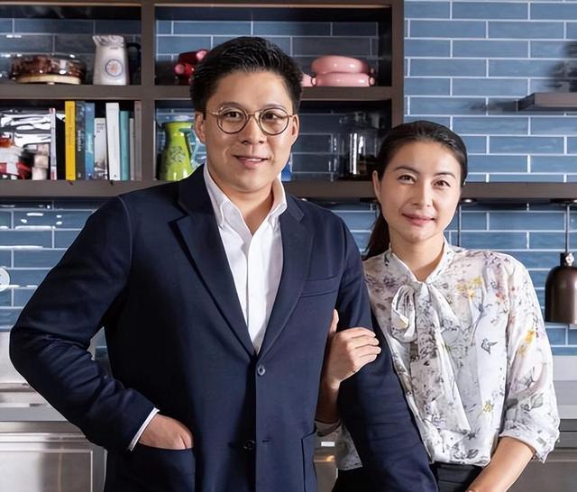 没想到,41岁的霍启山竟以这种方式,成为了“全网焦点”!