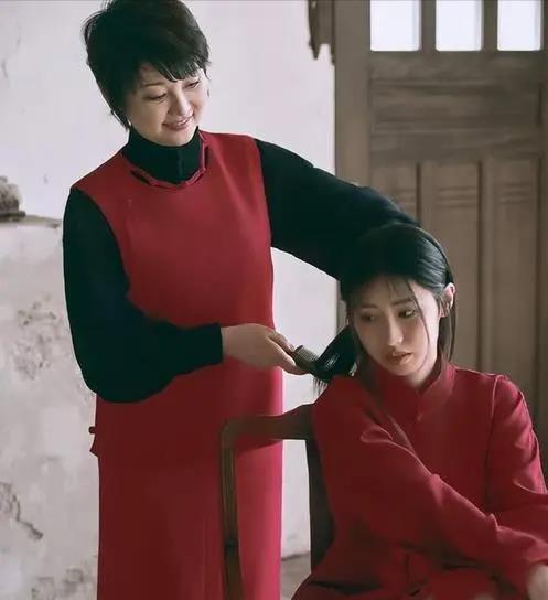 直到张默现状曝光,才终于明白,“后妈”邓婕的牺牲全都白费了